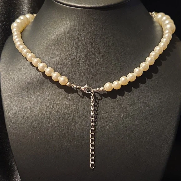 Estate Faux Pearl with Rhinestone Silver Accents Necklace - Picture 4 of 4